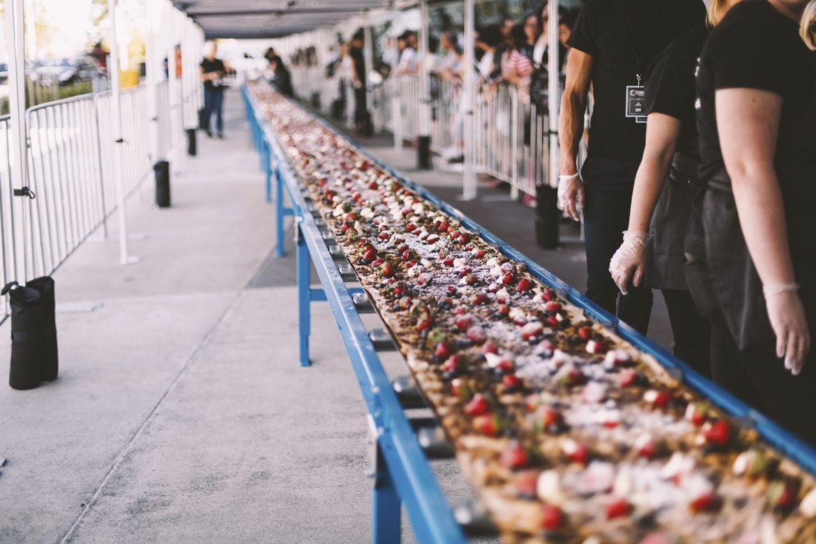 Crust dessert pizza smashes world record