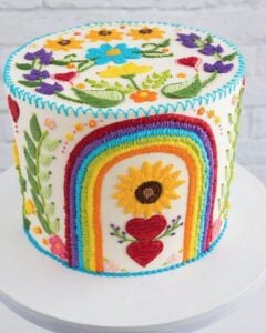 Cake artist stuns with 'embroidery' icing technique