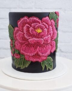 Cake artist stuns with 'embroidery' icing technique