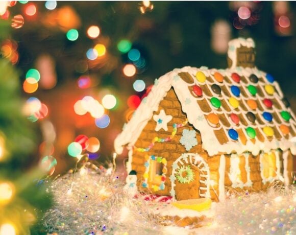 Drink and decorate gingerbread house classes