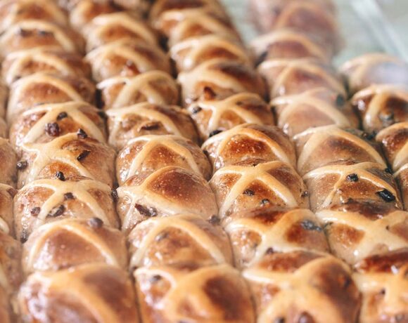 A tray full of delicious hot cross buns (Cookaborough)