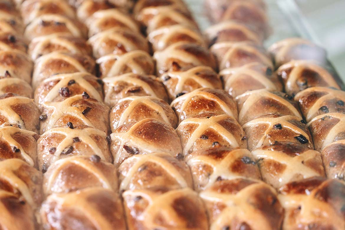 A tray full of delicious hot cross buns (Cookaborough)