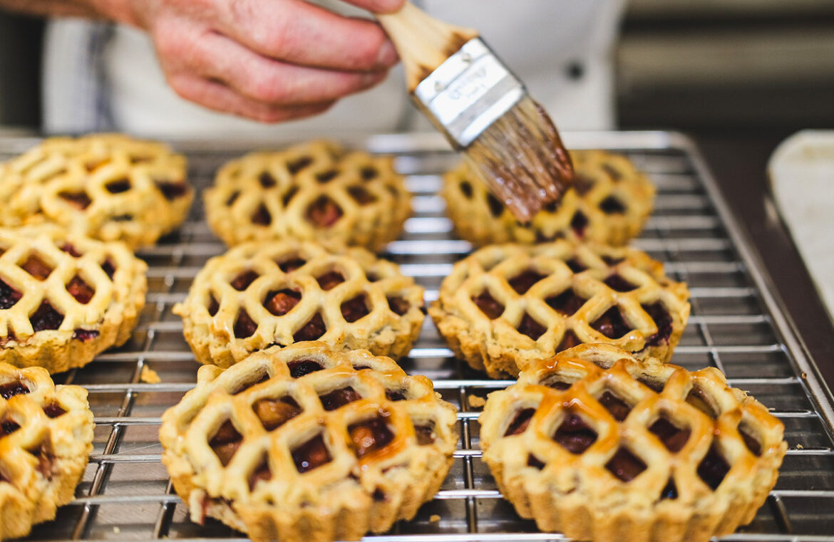 Apple and bramble pies
