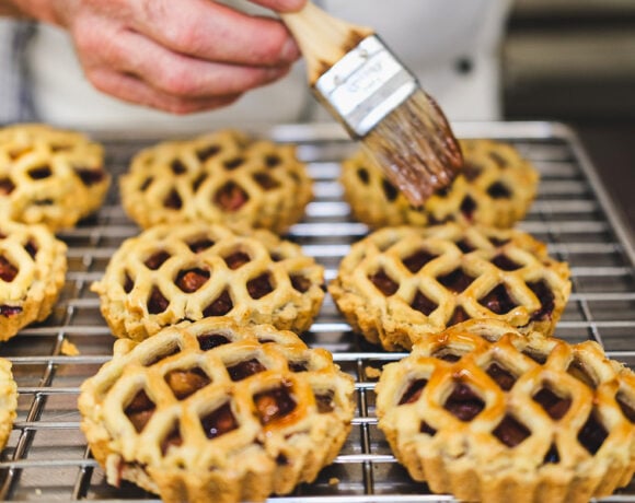 Apple and bramble pies