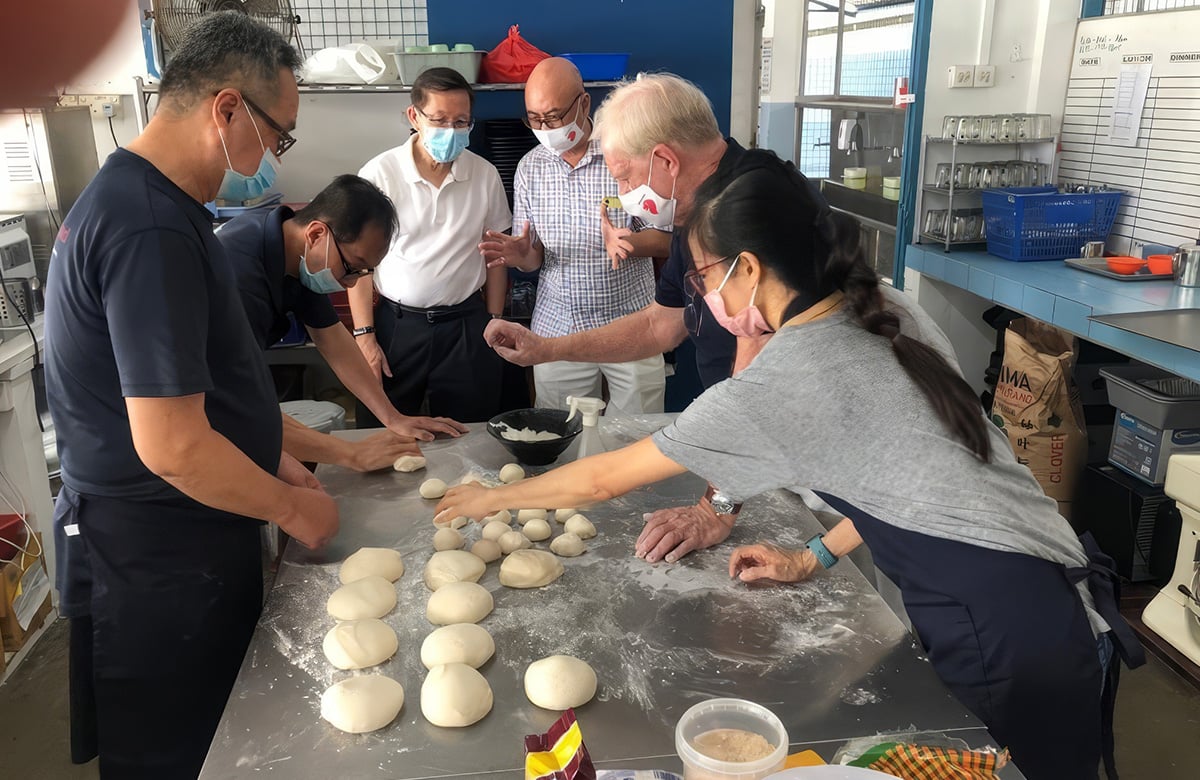 A bread moulding lesson