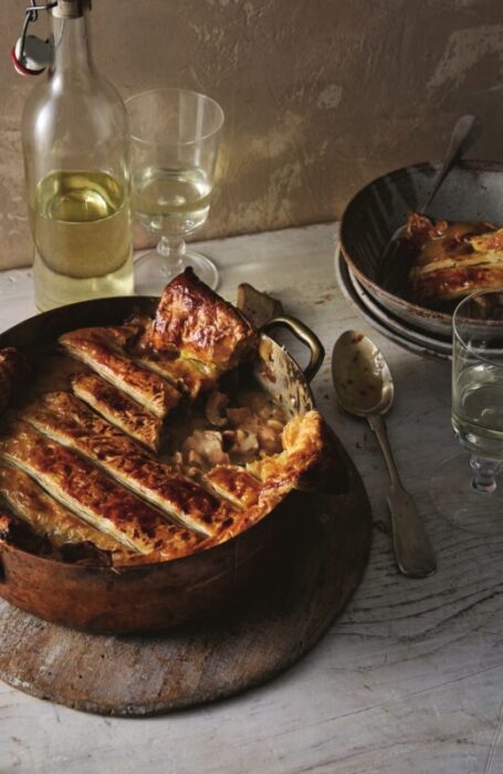Coq au vin blanc pie