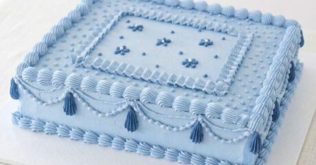 Vintage piping on slab cake