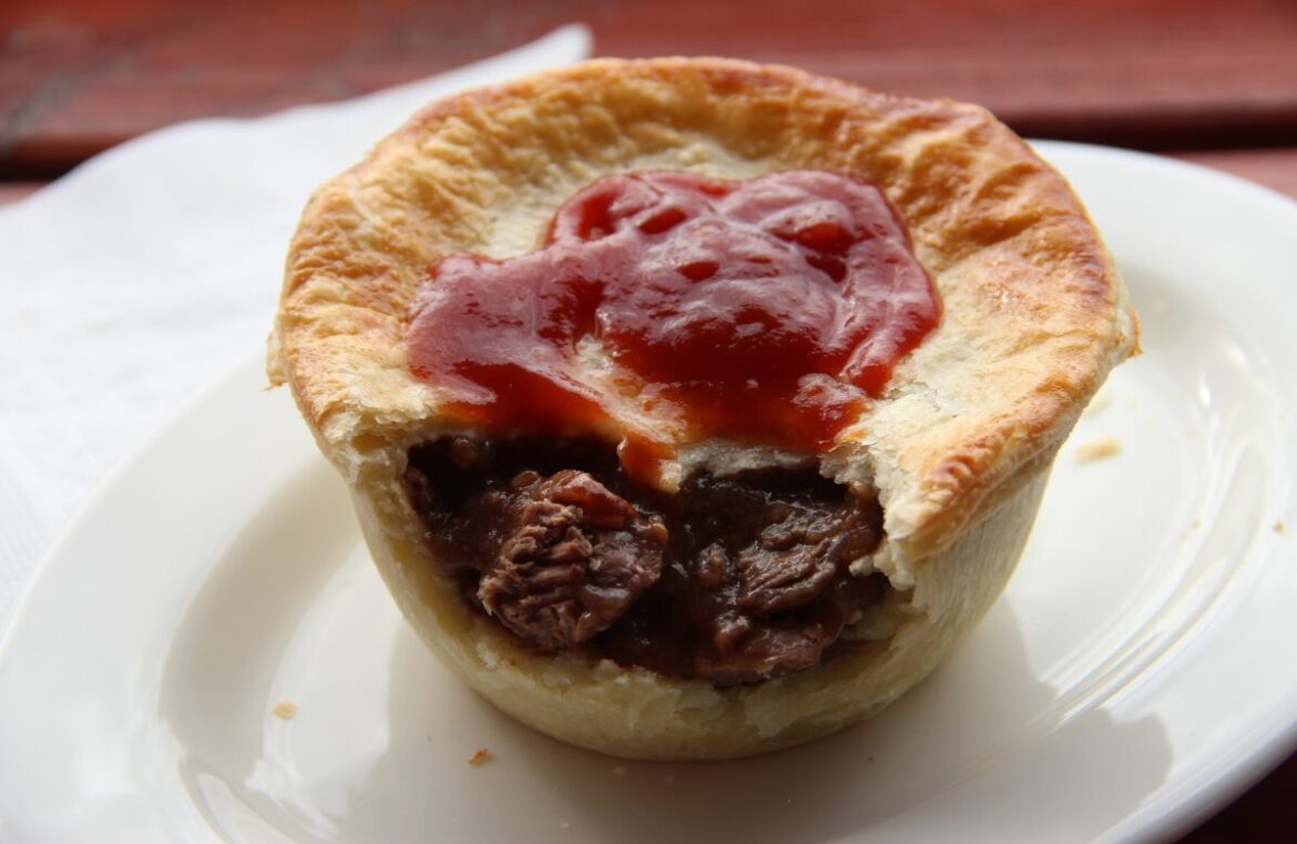 Coolangatta Pie Shop has closed its doors after 60 years