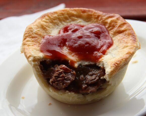 Coolangatta Pie Shop has closed its doors after 60 years